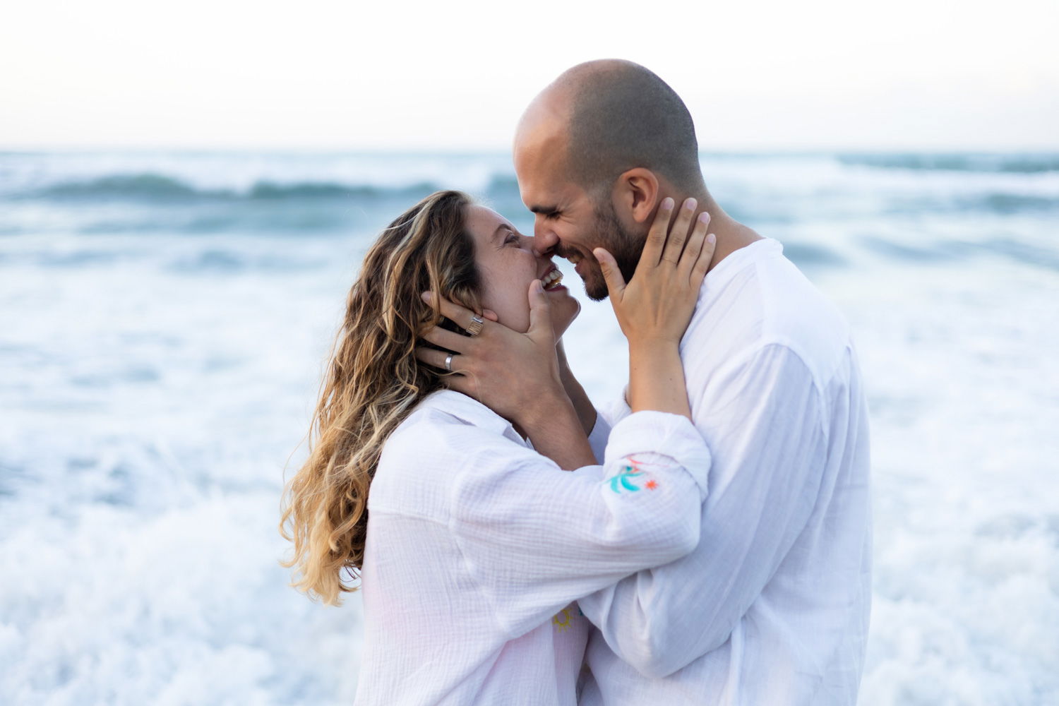 Beach Maternity Photoshoot in Rethymno, Crete – Pregnancy Portraits