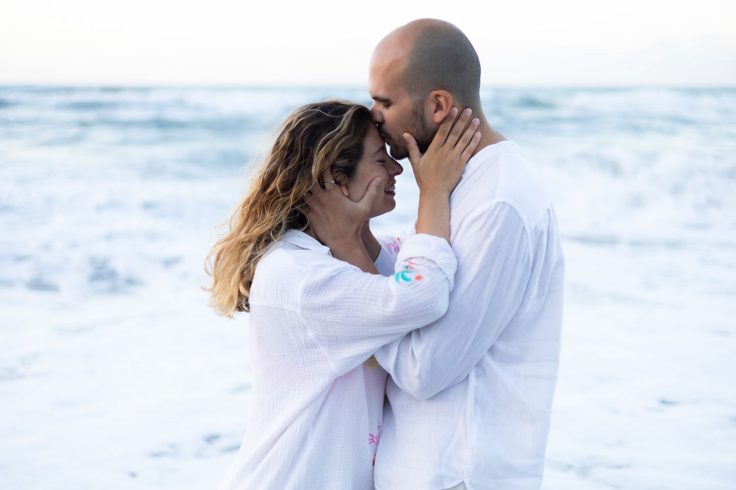 Beach Maternity Photoshoot in Rethymno, Crete – Pregnancy Portraits