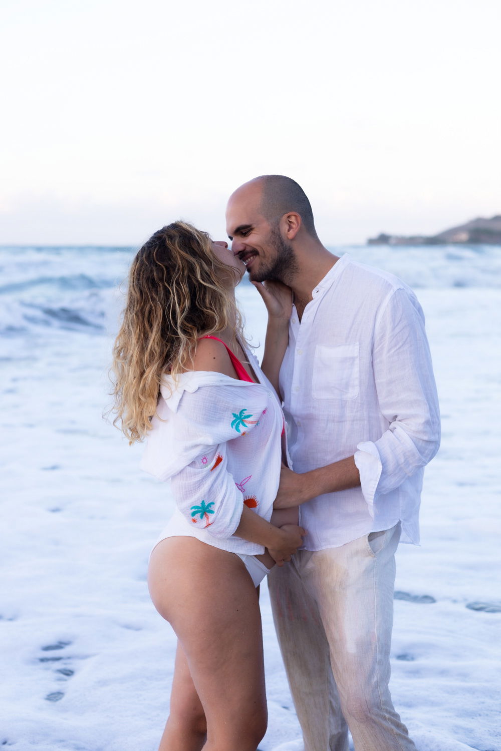 Beach Maternity Photoshoot in Rethymno, Crete – Pregnancy Portraits