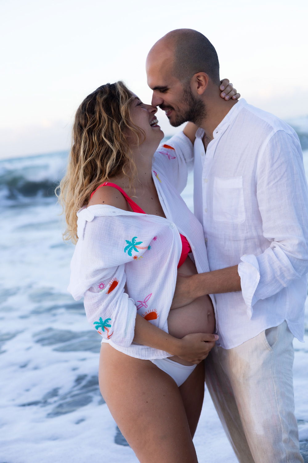 Beach Maternity Photoshoot in Rethymno, Crete – Pregnancy Portraits