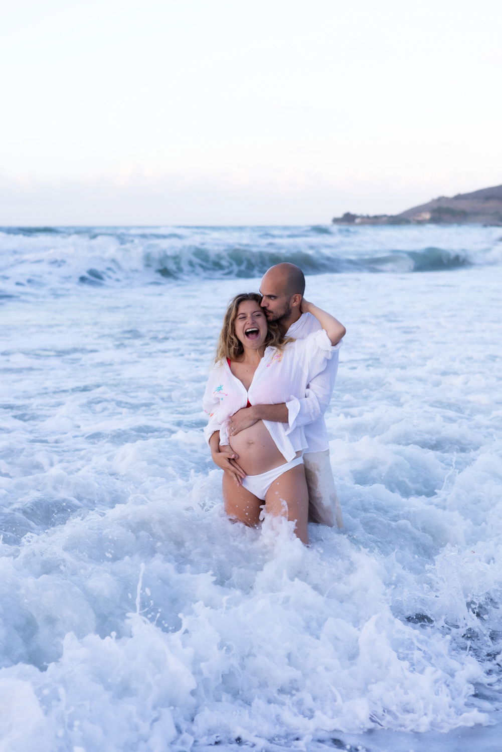 Beach Maternity Photoshoot in Rethymno, Crete – Pregnancy Portraits