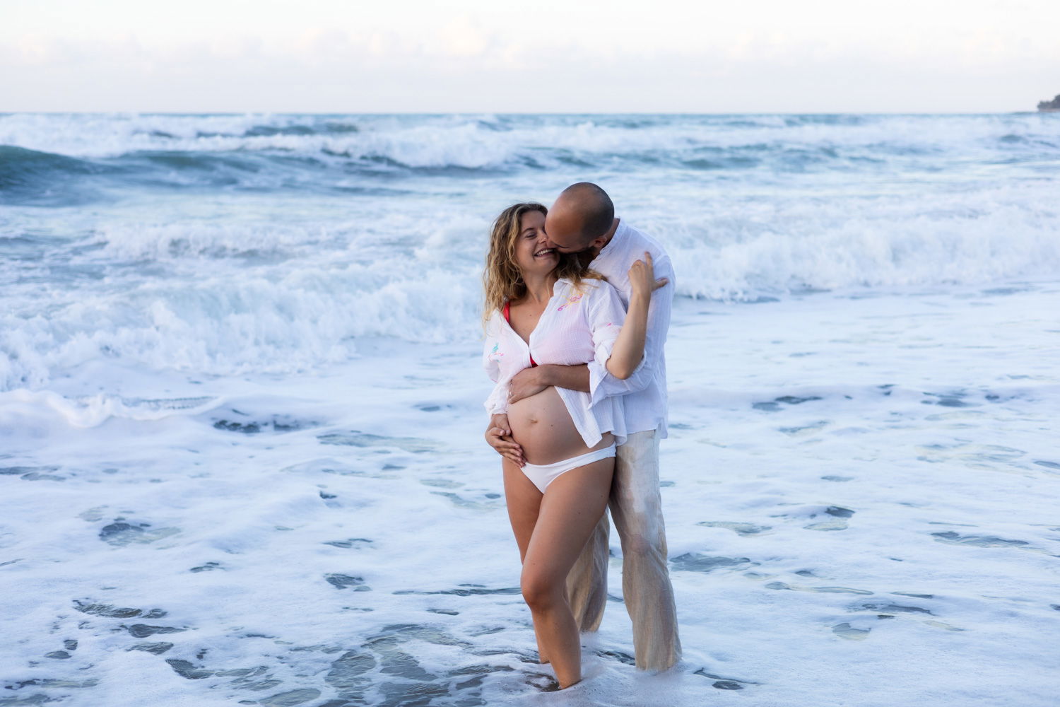 Beach Maternity Photoshoot in Rethymno, Crete – Pregnancy Portraits
