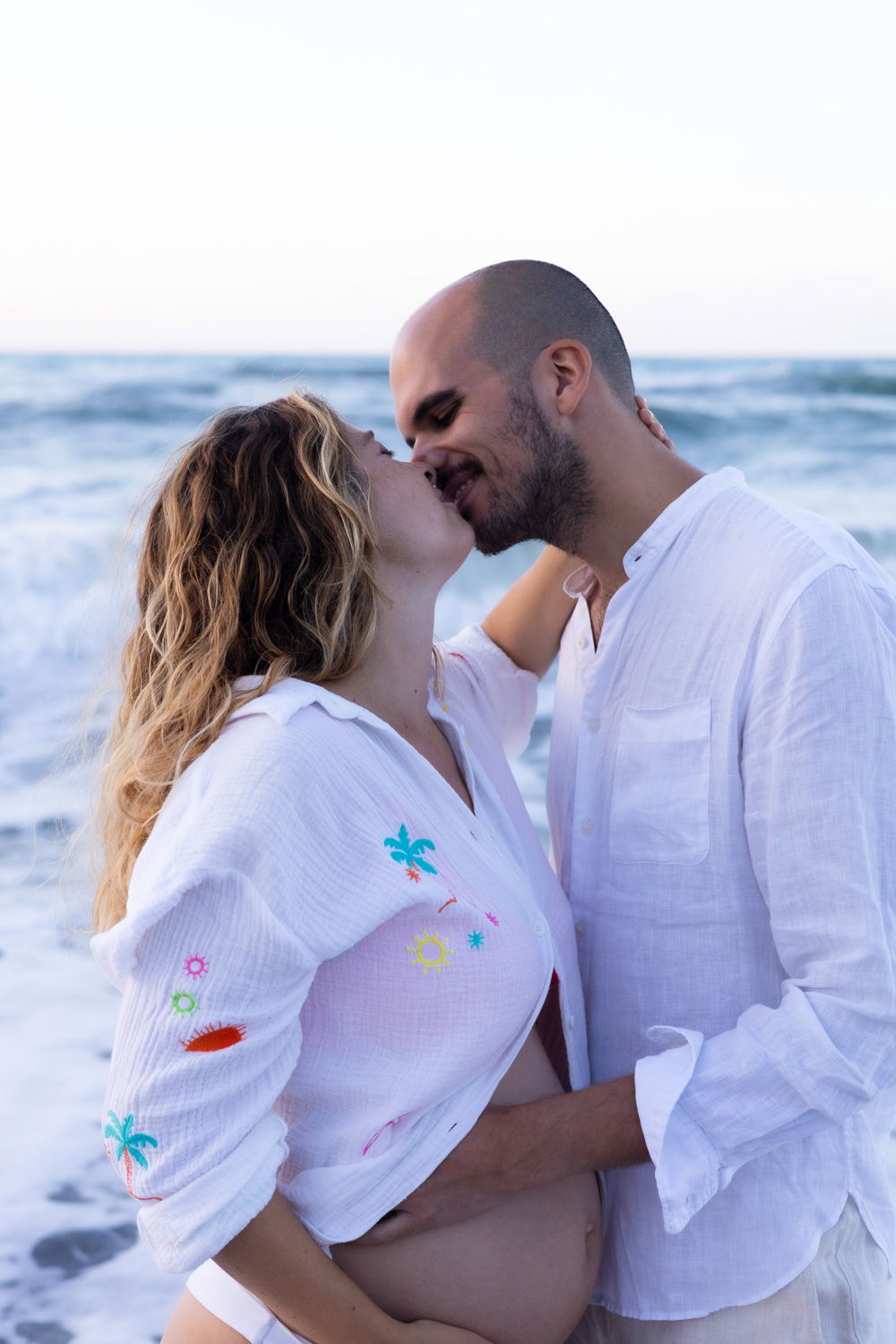 Beach Maternity Photoshoot in Rethymno, Crete – Pregnancy Portraits