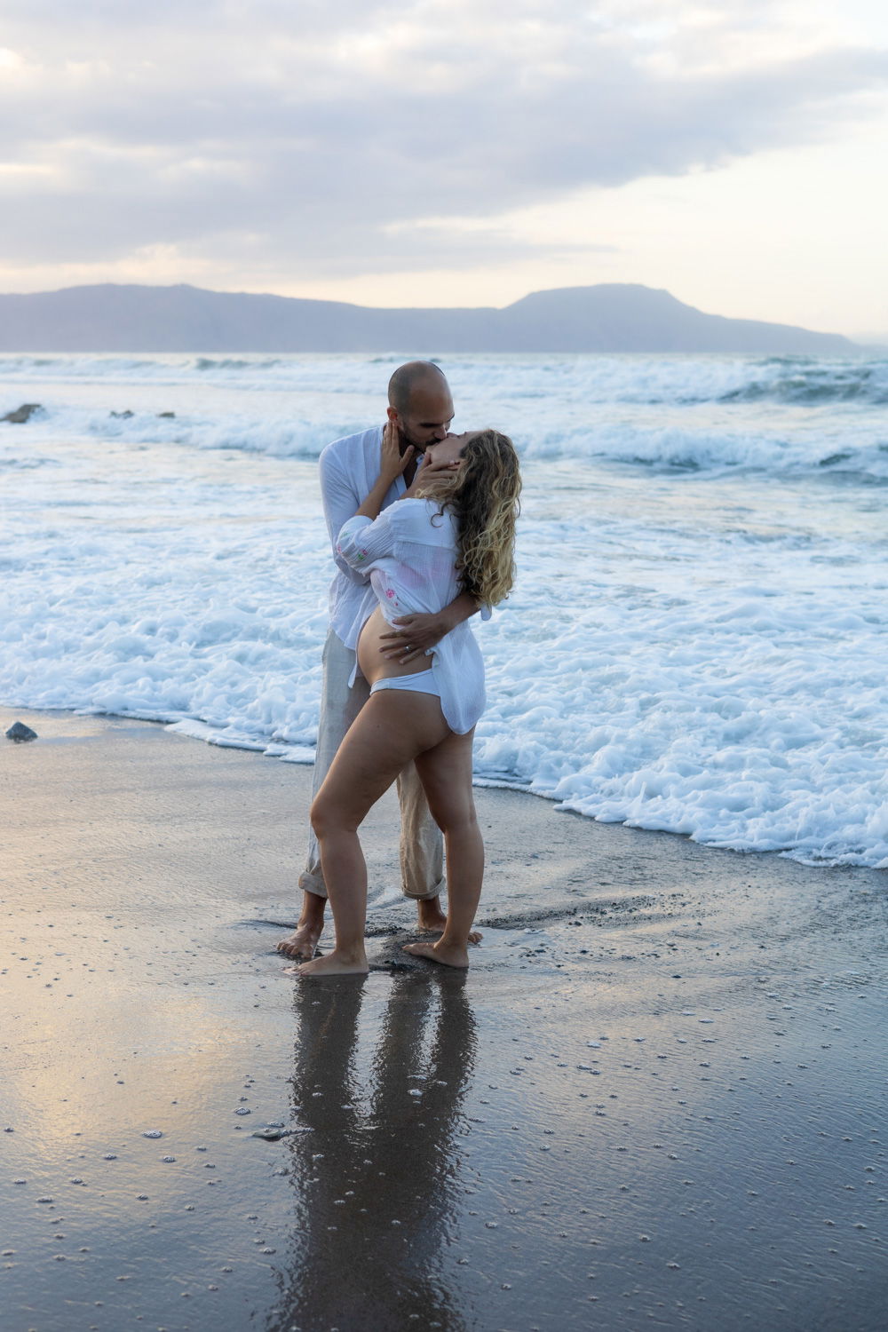 Beach Maternity Photoshoot in Rethymno, Crete – Pregnancy Portraits