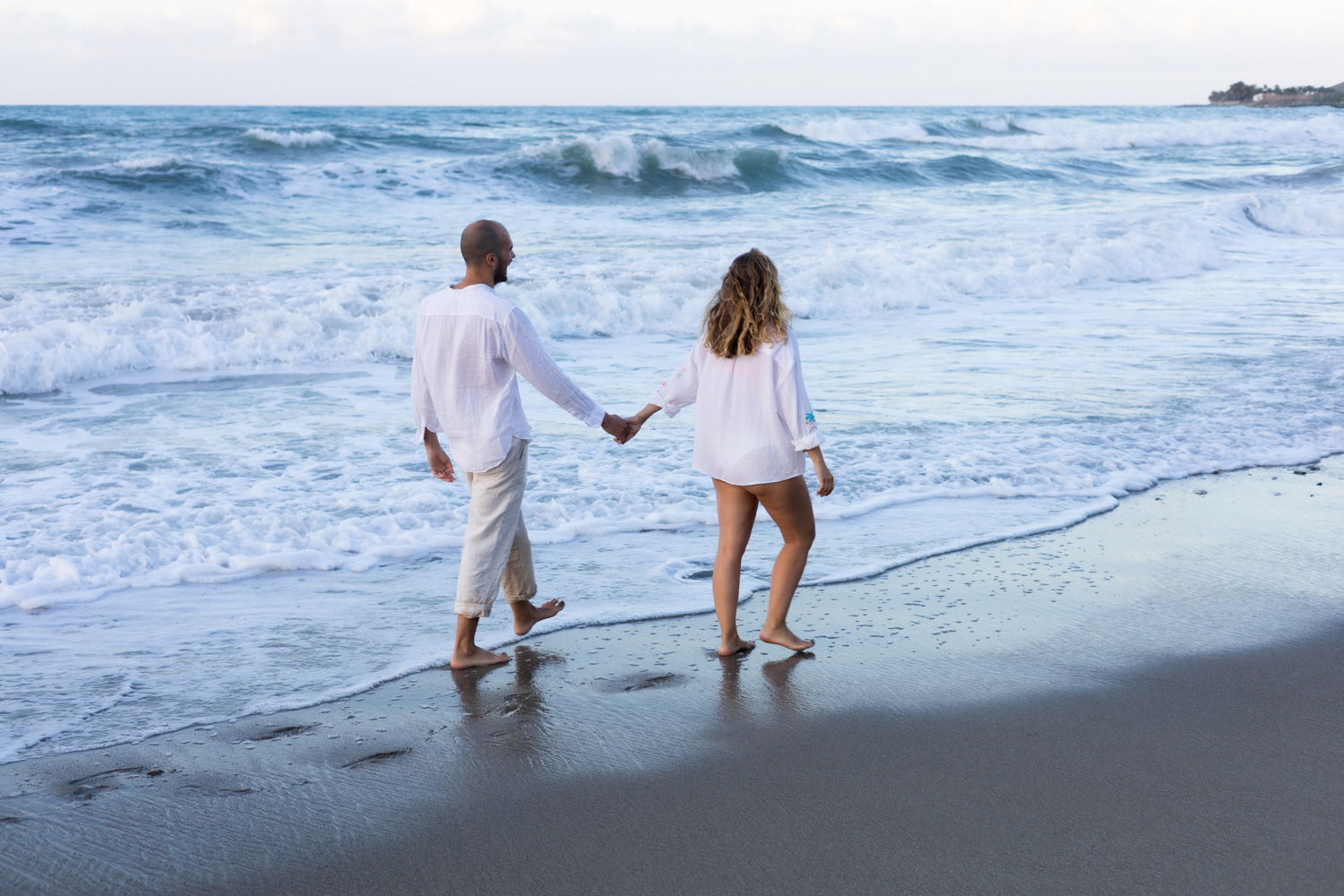 Beach Maternity Photoshoot in Rethymno, Crete – Pregnancy Portraits