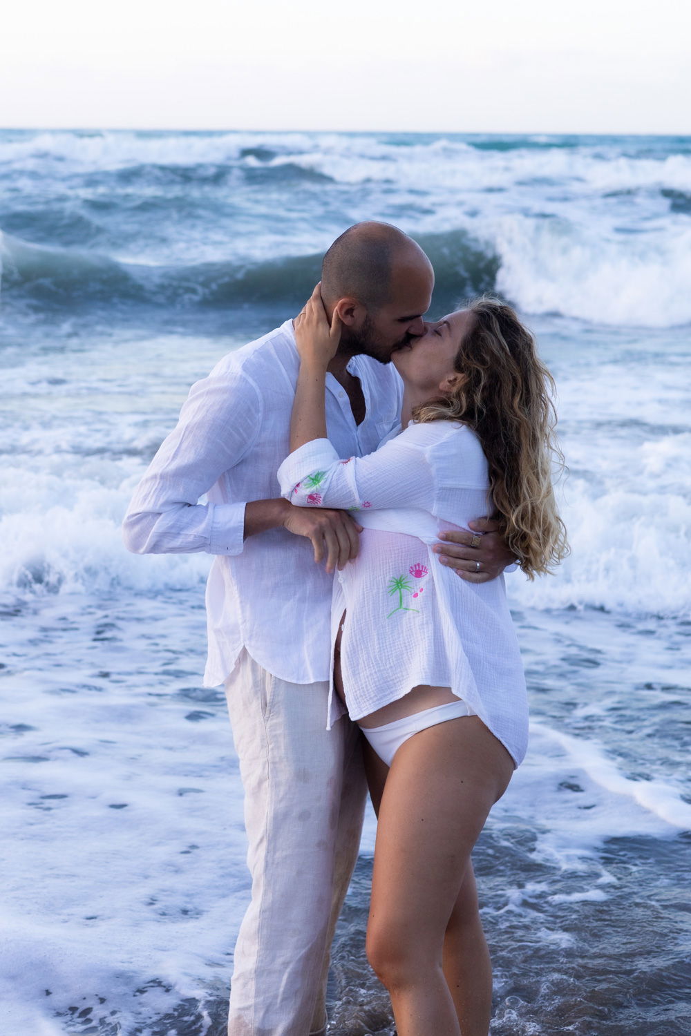 Beach Maternity Photoshoot in Rethymno, Crete – Pregnancy Portraits