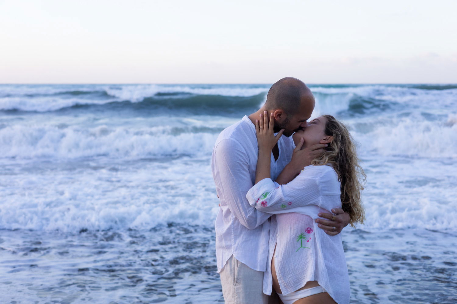 Beach Maternity Photoshoot in Rethymno, Crete – Pregnancy Portraits