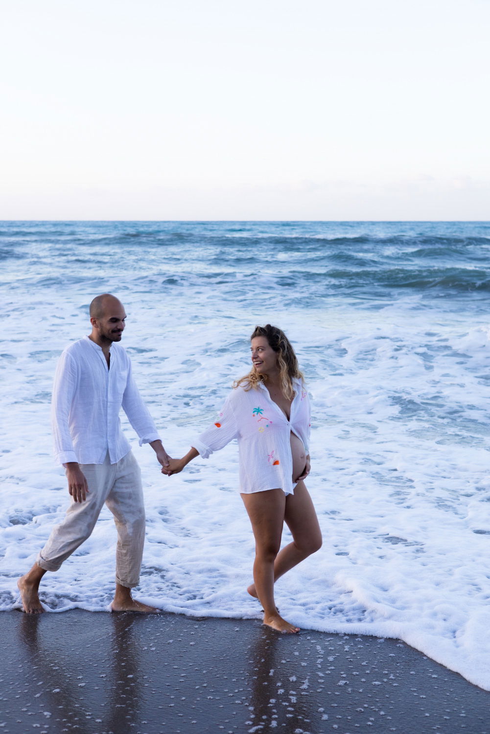 Beach Maternity Photoshoot in Rethymno, Crete – Pregnancy Portraits