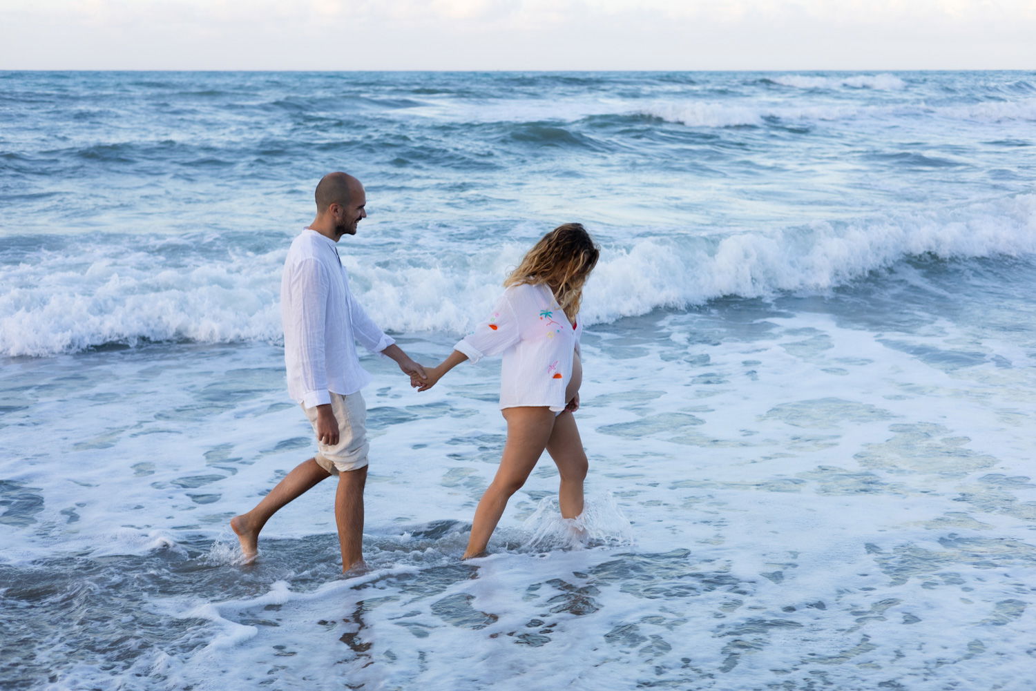 Beach Maternity Photoshoot in Rethymno, Crete – Pregnancy Portraits