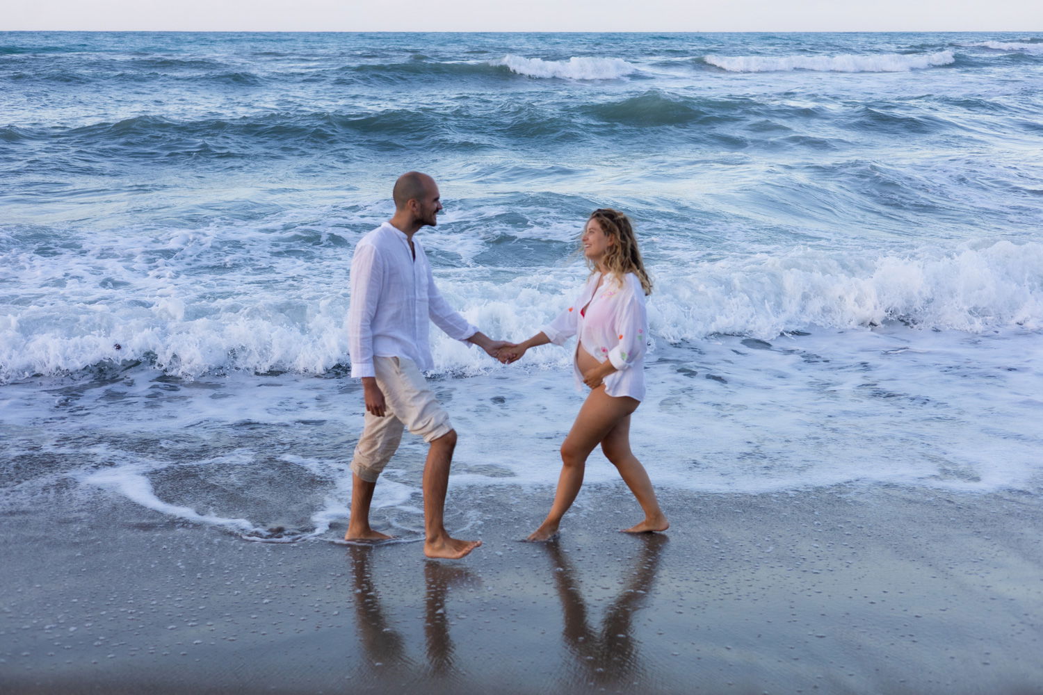 Beach Maternity Photoshoot in Rethymno, Crete – Pregnancy Portraits