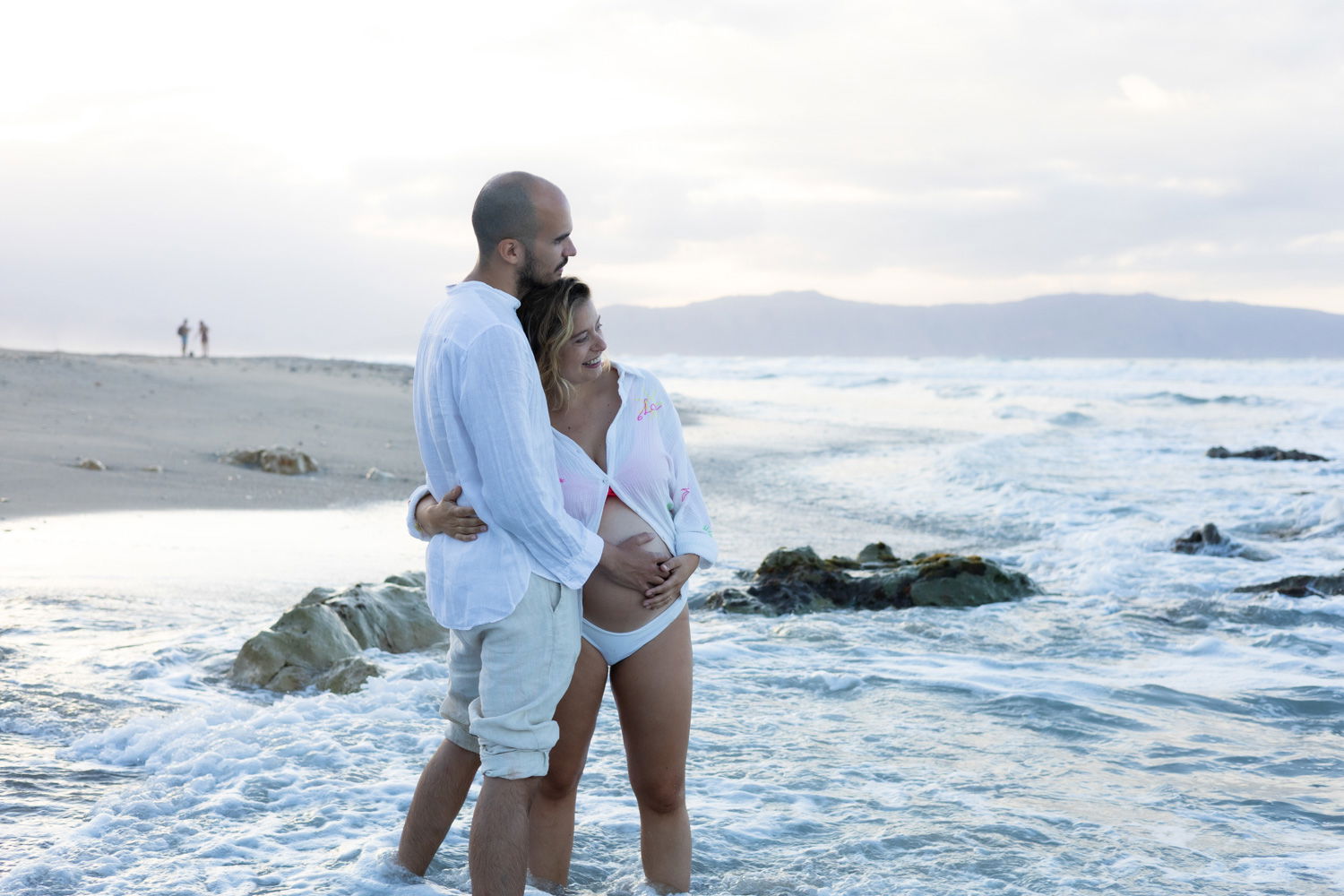 Beach Maternity Photoshoot in Rethymno, Crete – Pregnancy Portraits