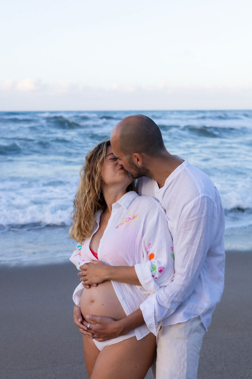 Beach Maternity Photoshoot in Rethymno, Crete – Pregnancy Portraits
