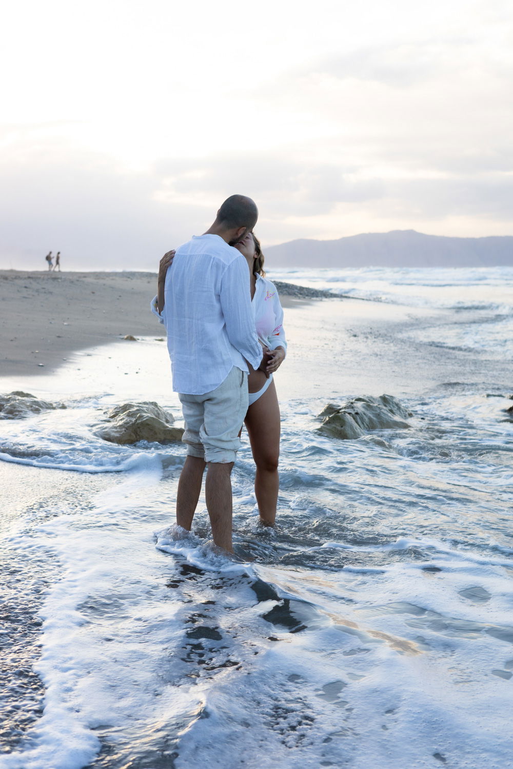 Beach Maternity Photoshoot in Rethymno, Crete – Pregnancy Portraits