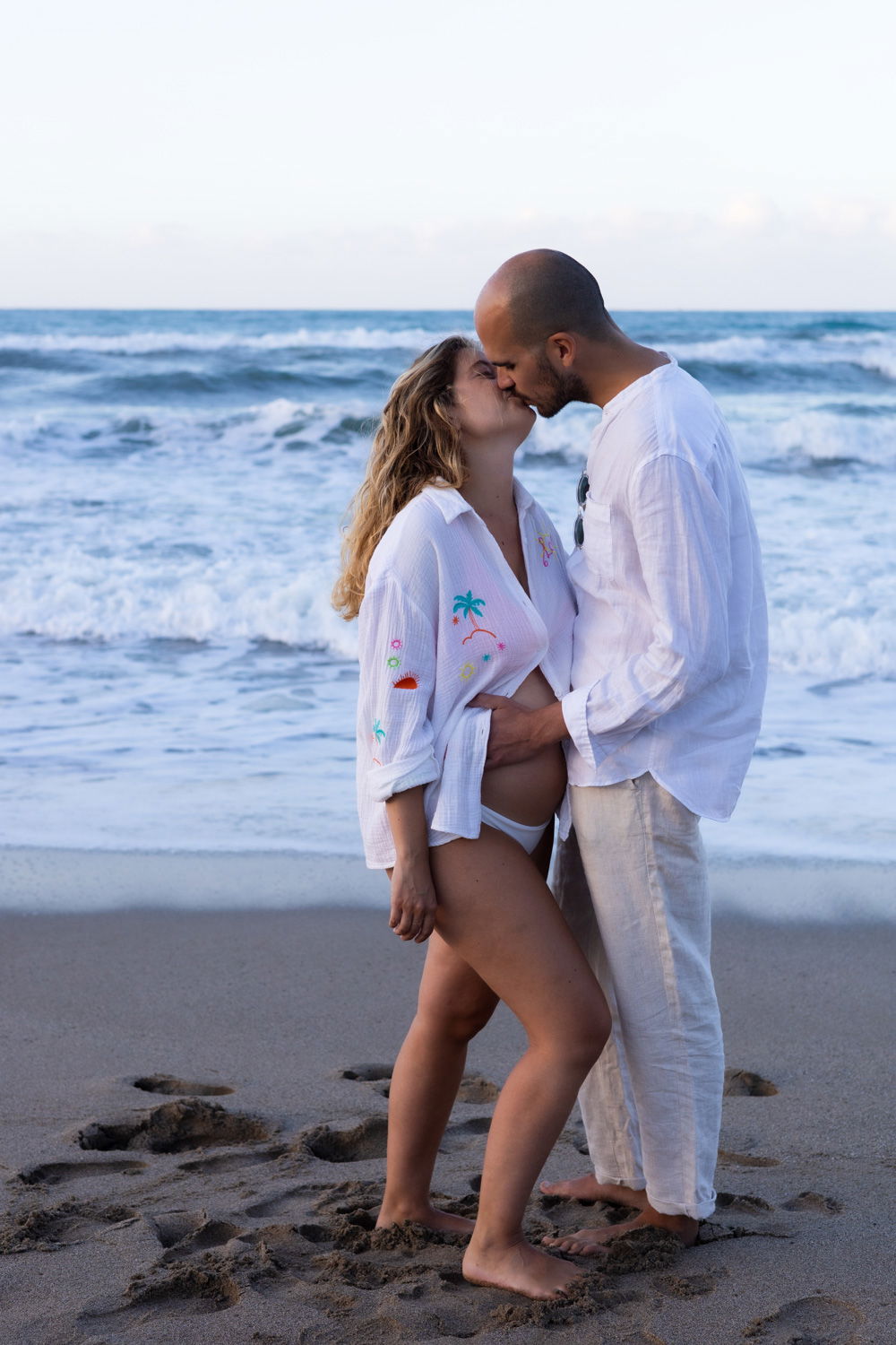 Beach Maternity Photoshoot in Rethymno, Crete – Pregnancy Portraits