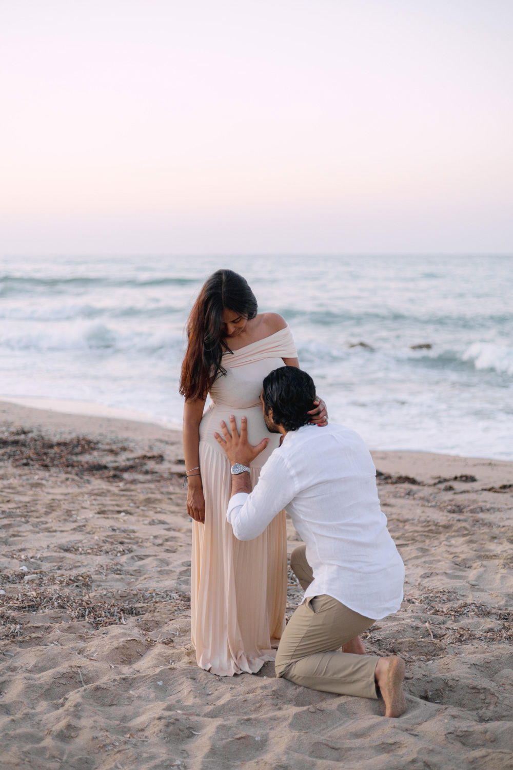 Maternity Love Story in Crete – Beach & Lifestyle Photoshoot