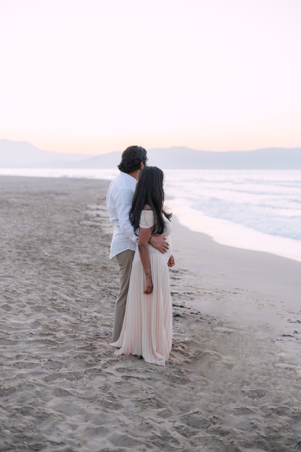 Maternity Love Story in Crete – Beach & Lifestyle Photoshoot