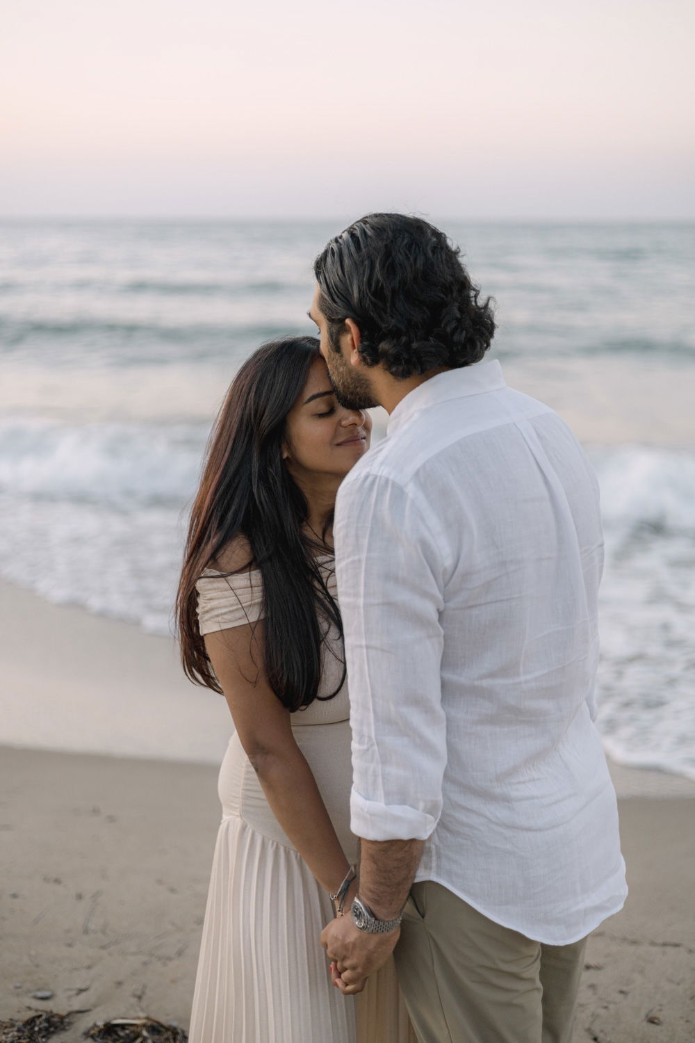 Maternity Love Story in Crete – Beach & Lifestyle Photoshoot