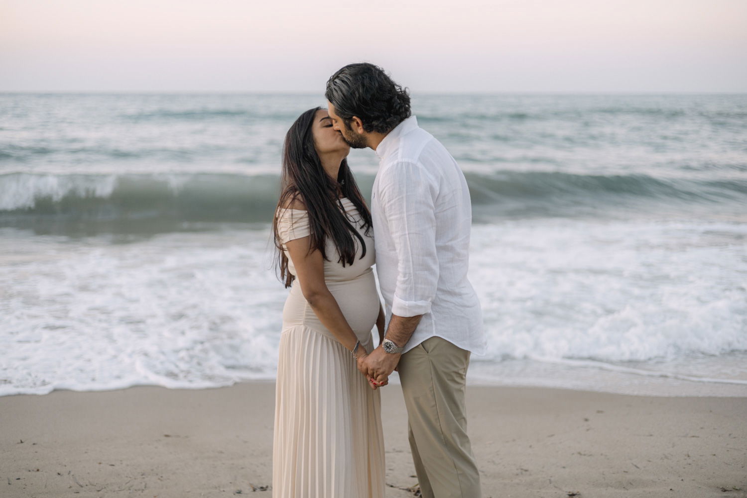 Maternity Love Story in Crete – Beach & Lifestyle Photoshoot