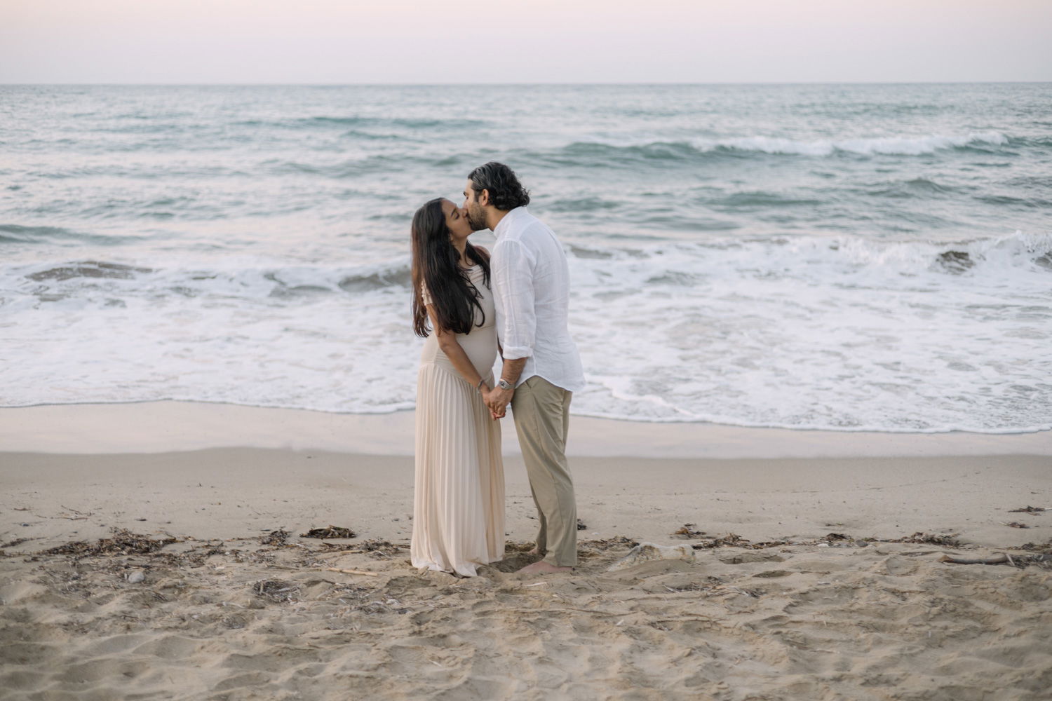 Maternity Love Story in Crete – Beach & Lifestyle Photoshoot