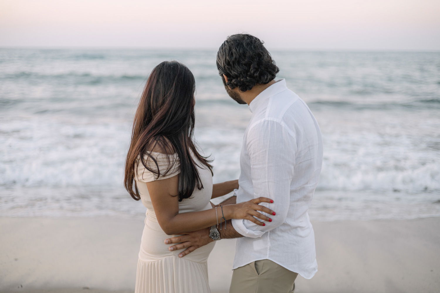Maternity Love Story in Crete – Beach & Lifestyle Photoshoot