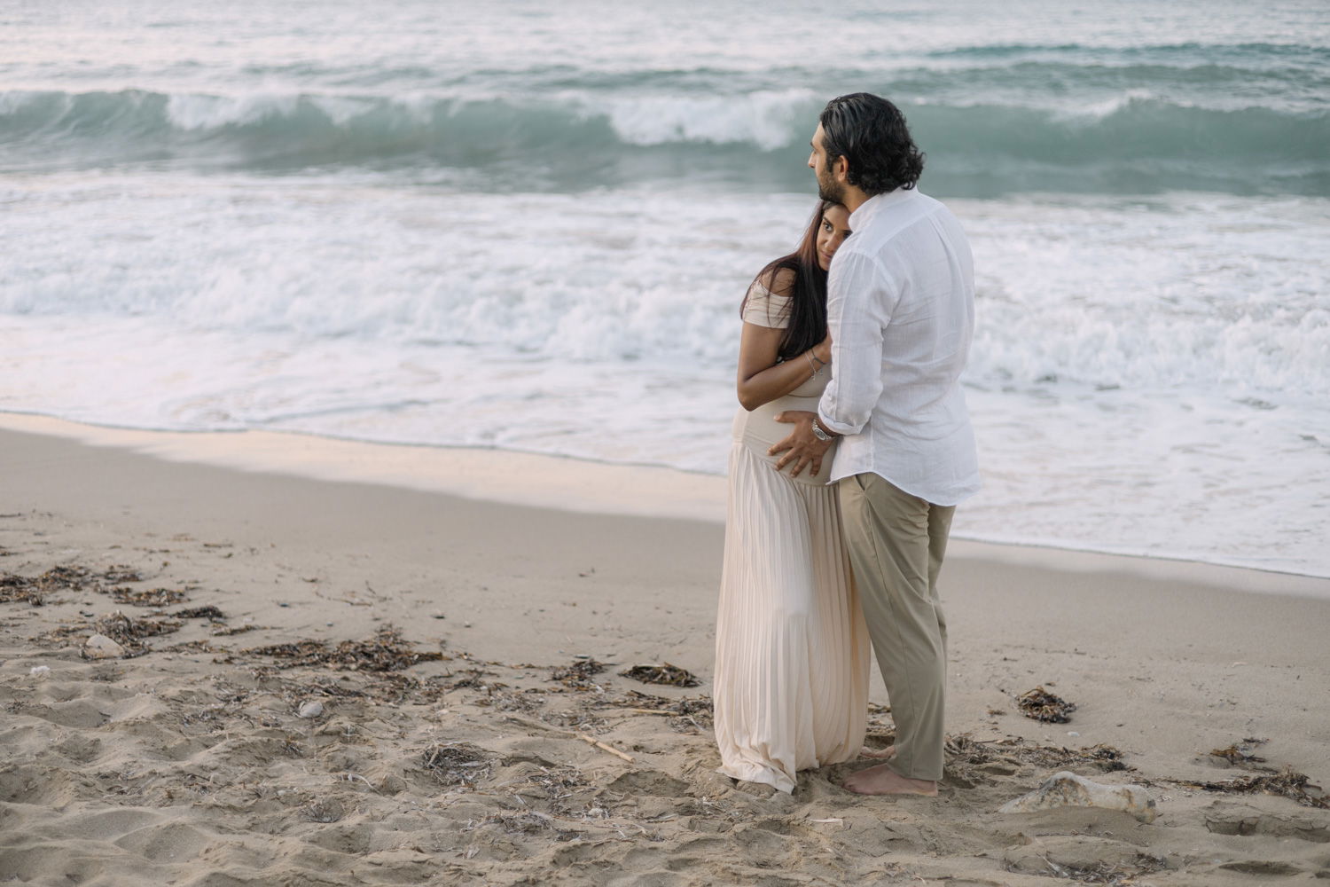 Maternity Love Story in Crete – Beach & Lifestyle Photoshoot