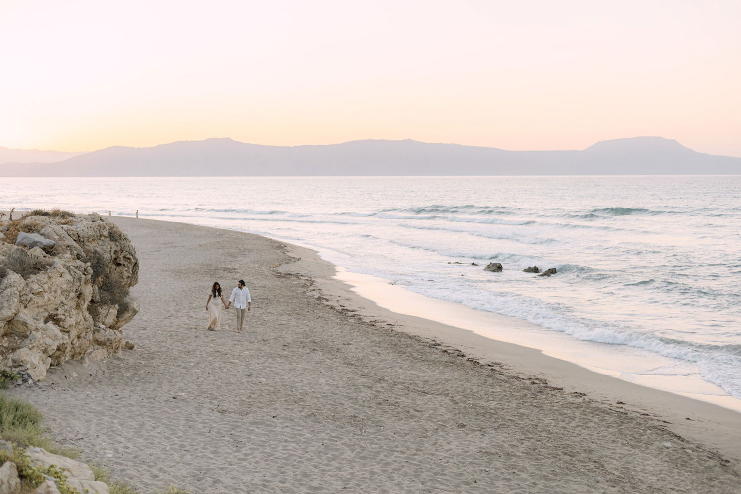 Maternity Love Story in Crete – Beach & Lifestyle Photoshoot