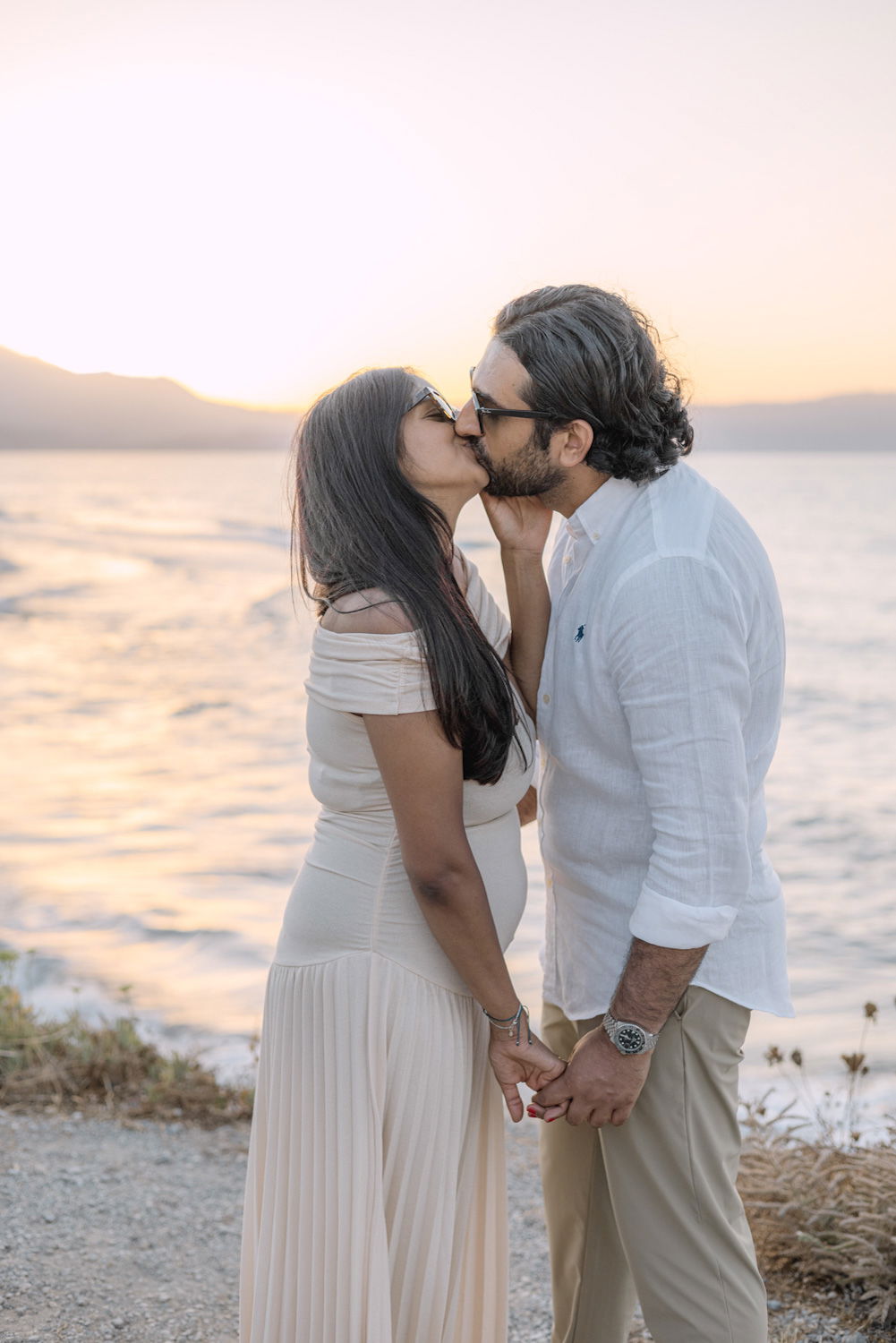 Maternity Love Story in Crete – Beach & Lifestyle Photoshoot