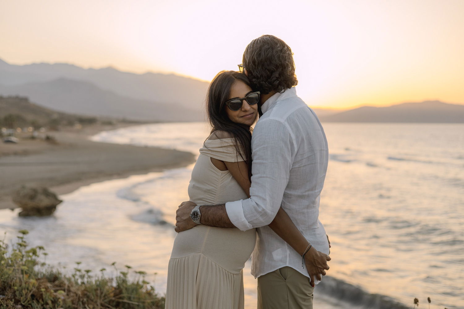 Maternity Love Story in Crete – Beach & Lifestyle Photoshoot