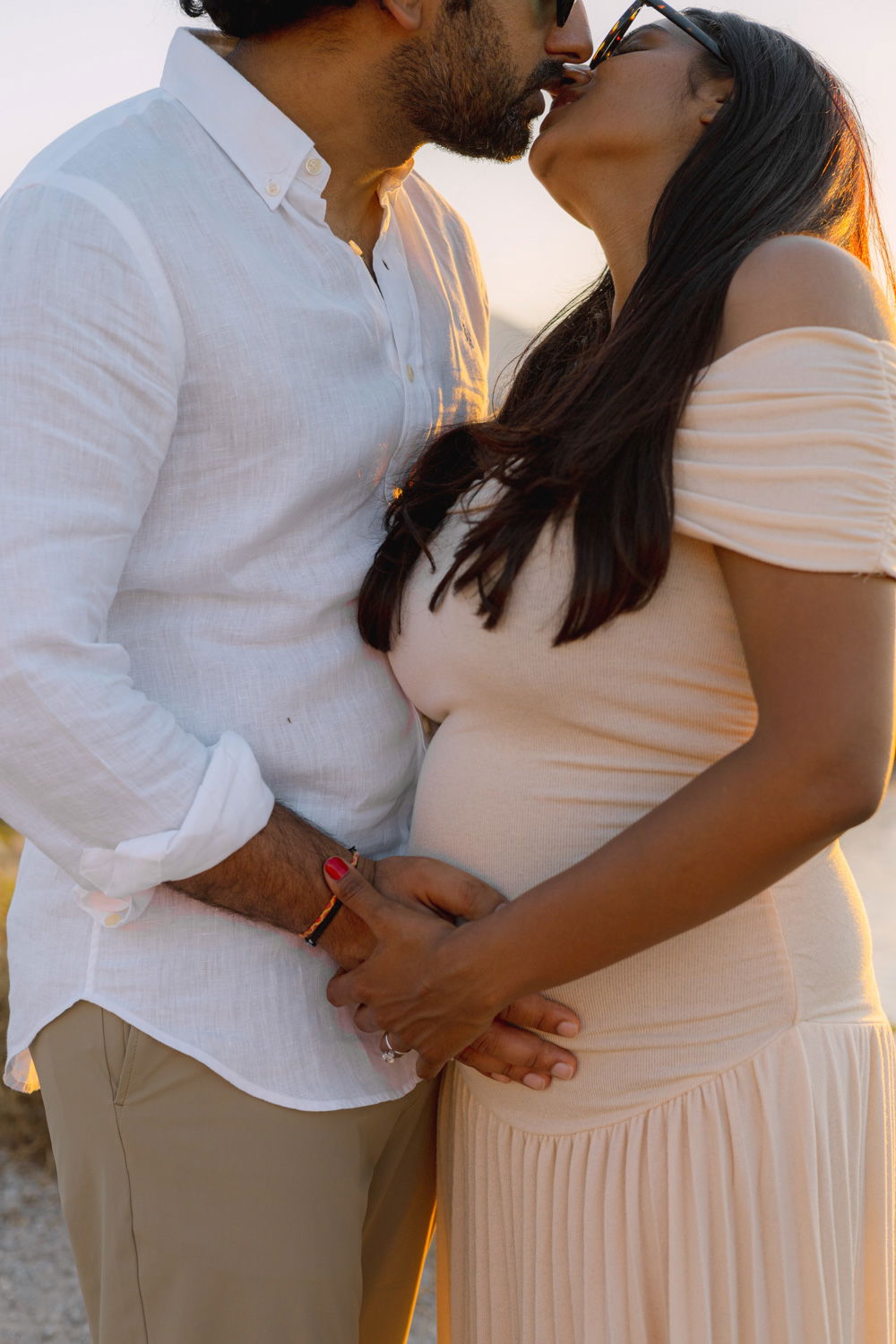 Maternity Love Story in Crete – Beach & Lifestyle Photoshoot