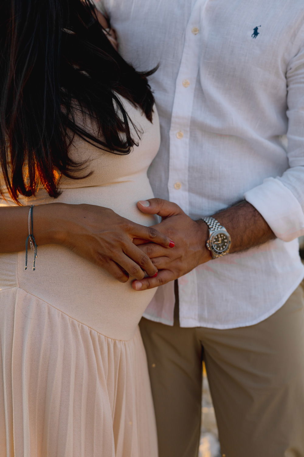 Maternity Love Story in Crete – Beach & Lifestyle Photoshoot