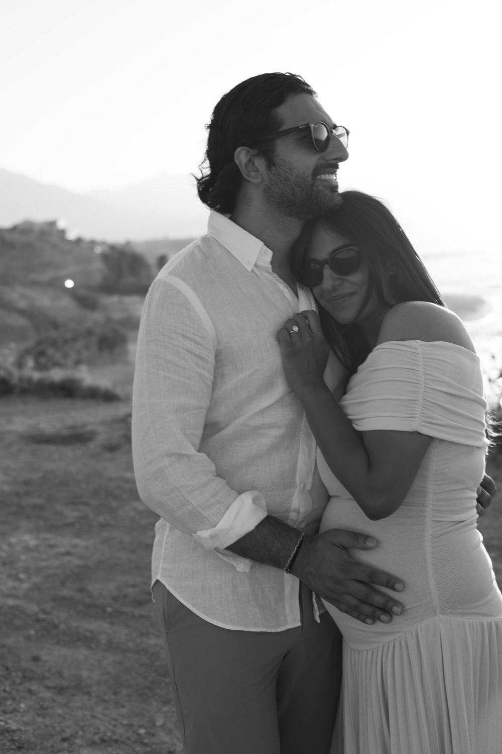 Maternity Love Story in Crete – Beach & Lifestyle Photoshoot