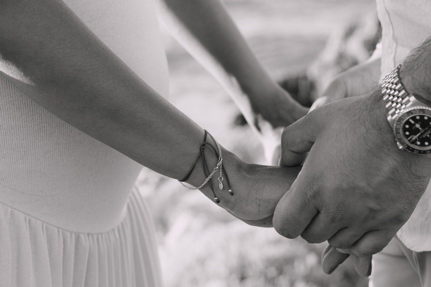 Maternity Love Story in Crete – Beach & Lifestyle Photoshoot