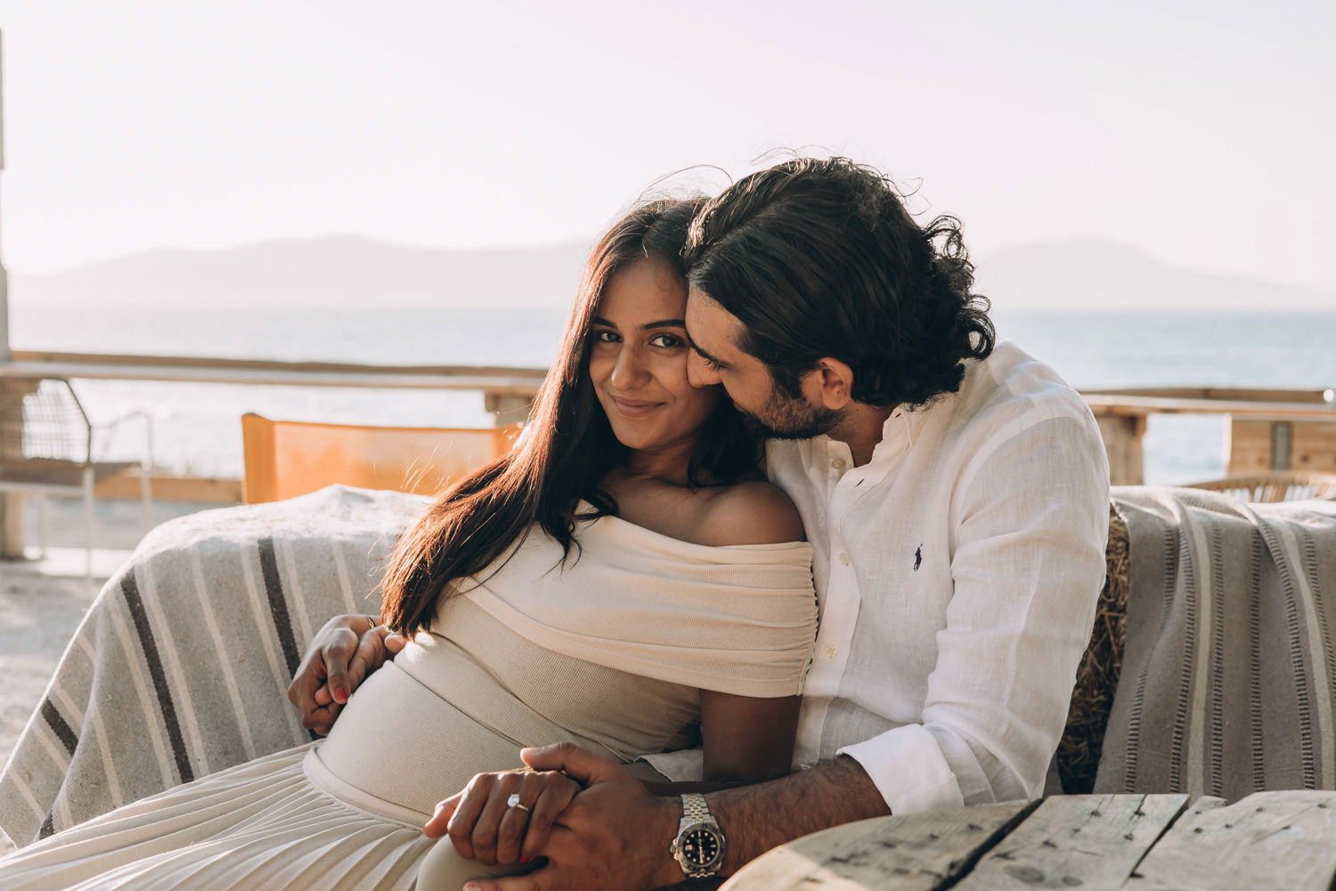 Maternity Love Story in Crete – Beach & Lifestyle Photoshoot