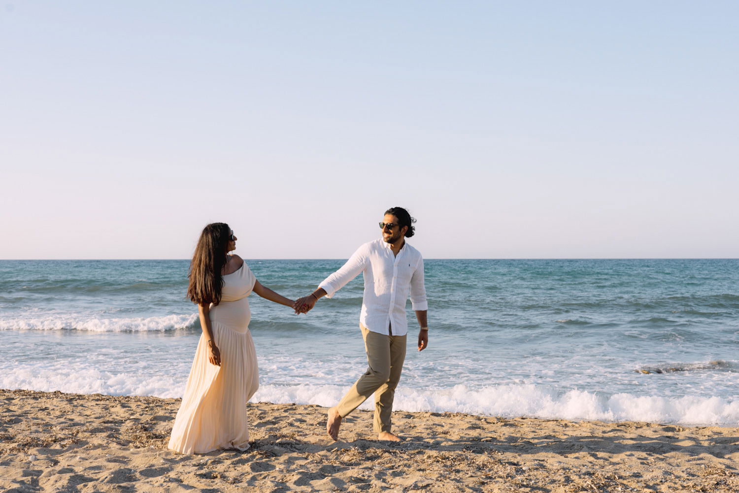 Maternity Love Story in Crete – Beach & Lifestyle Photoshoot