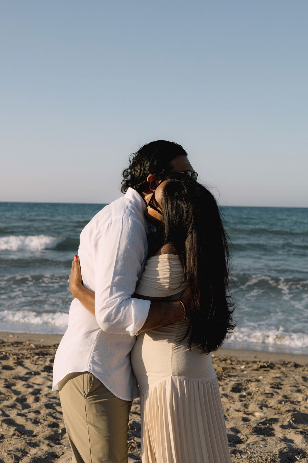 Maternity Love Story in Crete – Beach & Lifestyle Photoshoot