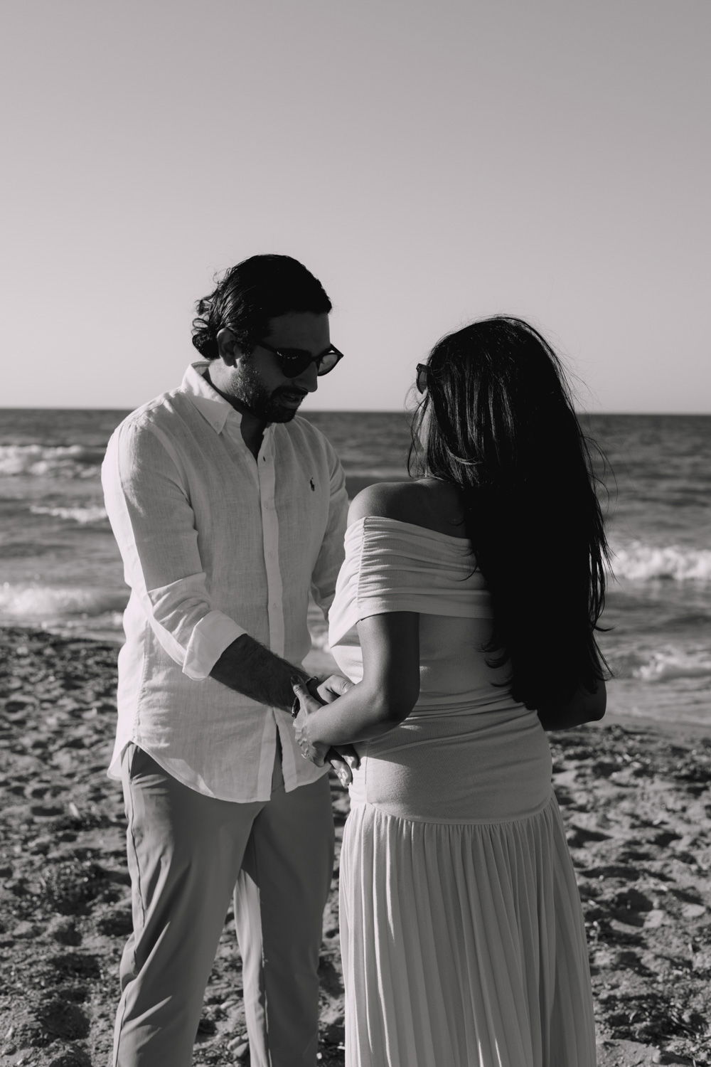 Maternity Love Story in Crete – Beach & Lifestyle Photoshoot