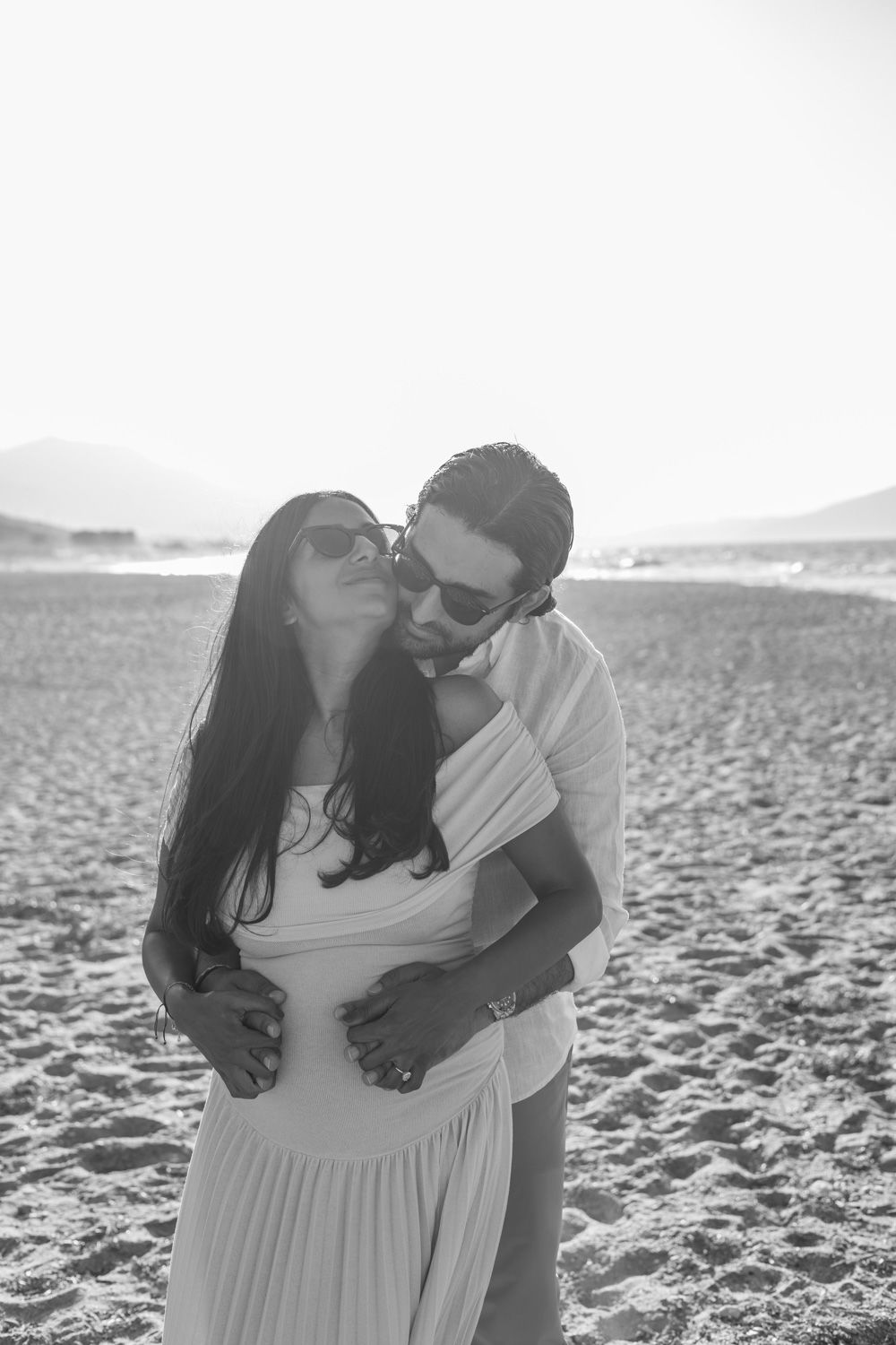 Maternity Love Story in Crete – Beach & Lifestyle Photoshoot