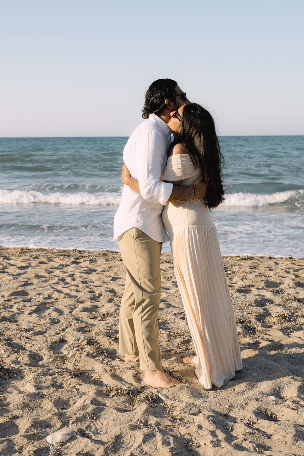 Maternity Love Story in Crete – Beach & Lifestyle Photoshoot