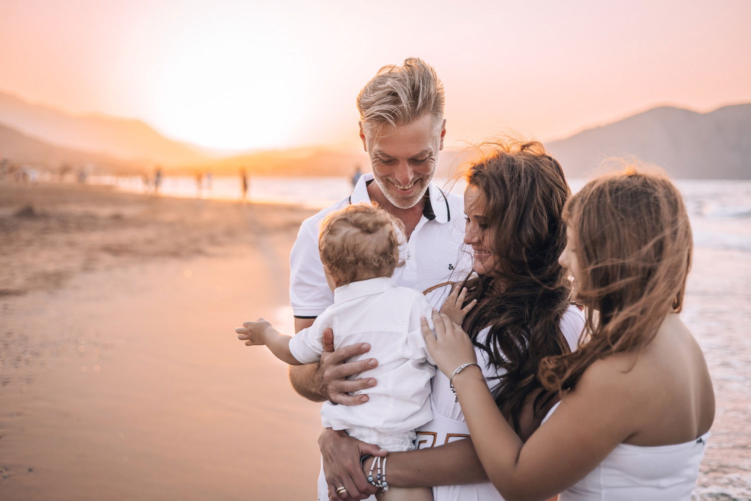 Family Photoshoot in Georgioupoli beach Crete – Fun & Memories