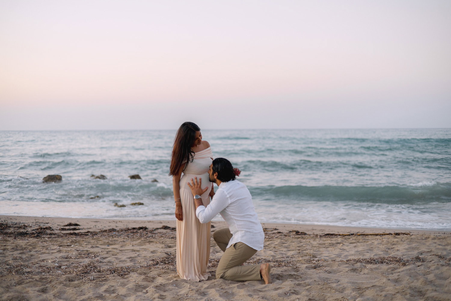 Maternity Love Story in Crete – Beach & Lifestyle Photoshoot