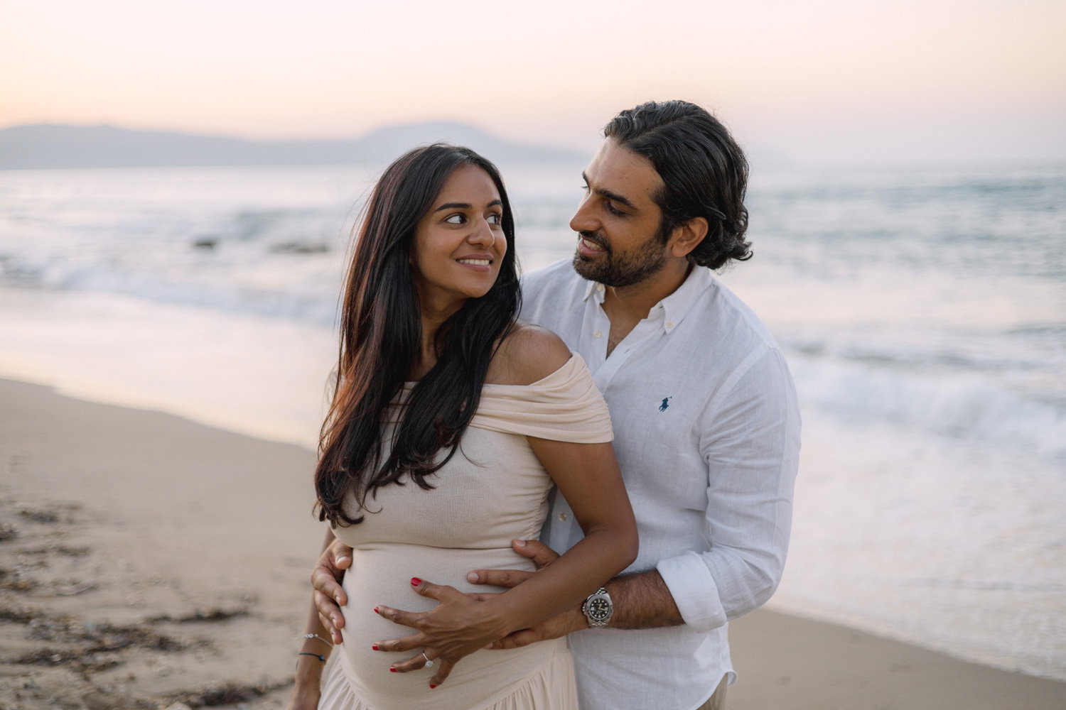 Maternity Love Story in Crete – Beach & Lifestyle Photoshoot