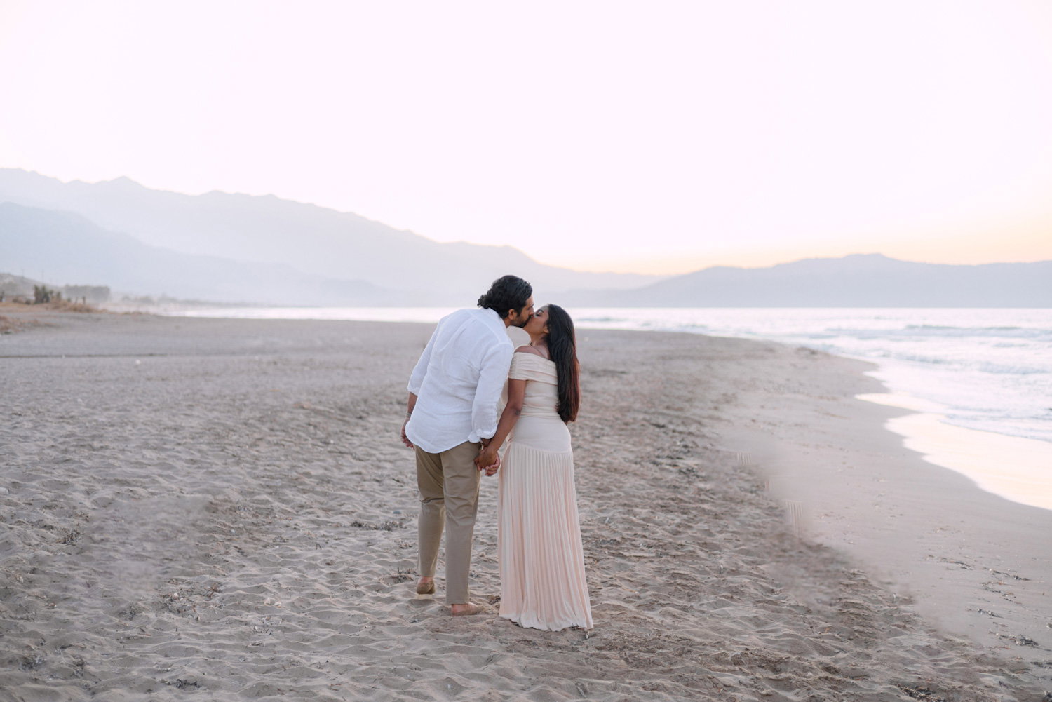 Maternity Love Story in Crete – Beach & Lifestyle Photoshoot