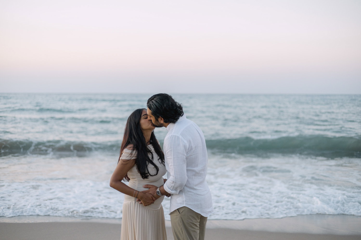 Maternity Love Story in Crete – Beach & Lifestyle Photoshoot