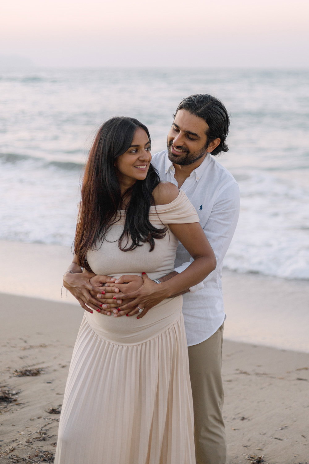Maternity Love Story in Crete – Beach & Lifestyle Photoshoot