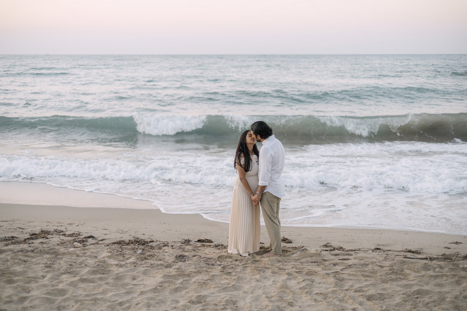 Maternity Love Story in Crete – Beach & Lifestyle Photoshoot