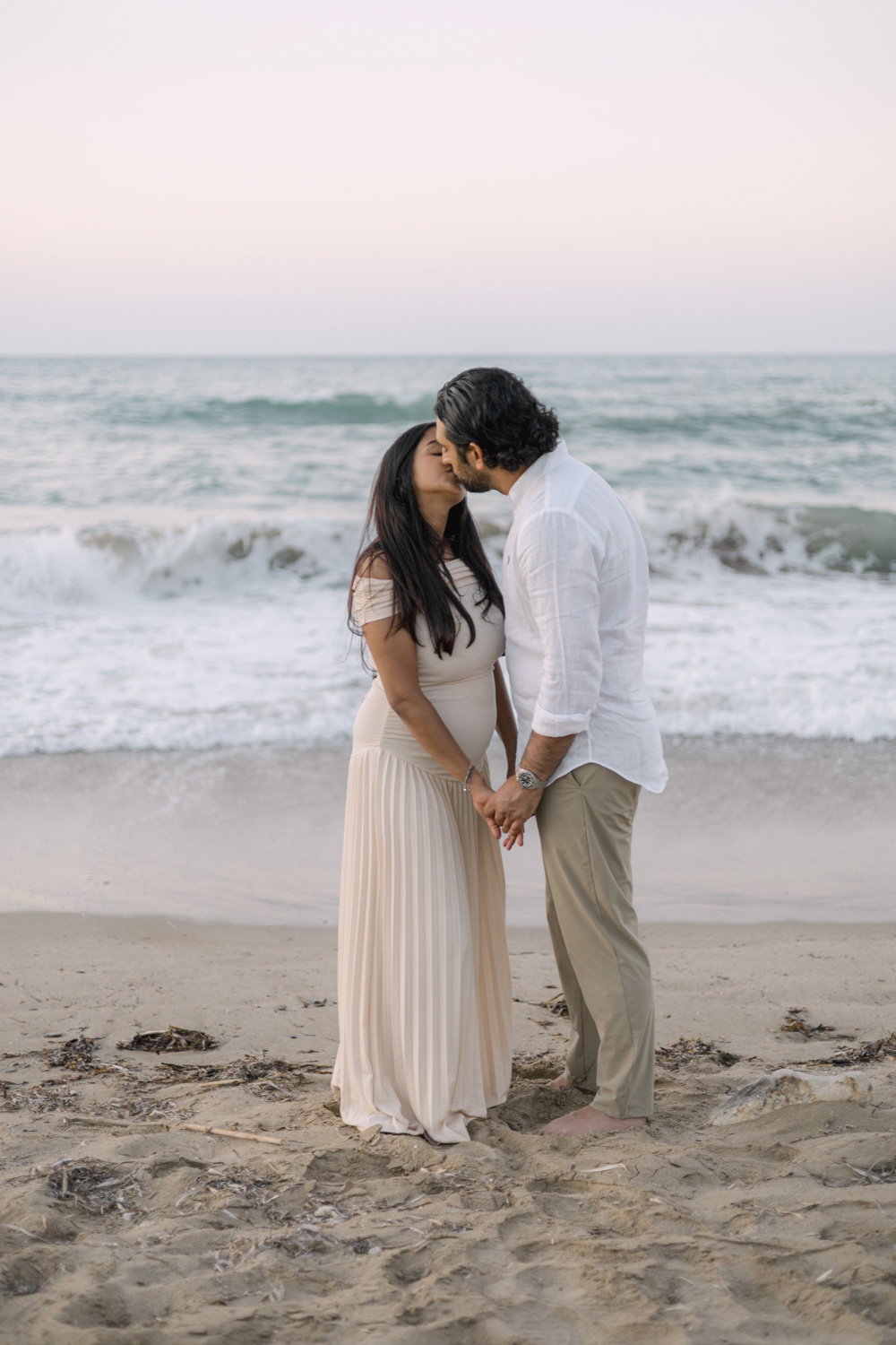 Maternity Love Story in Crete – Beach & Lifestyle Photoshoot