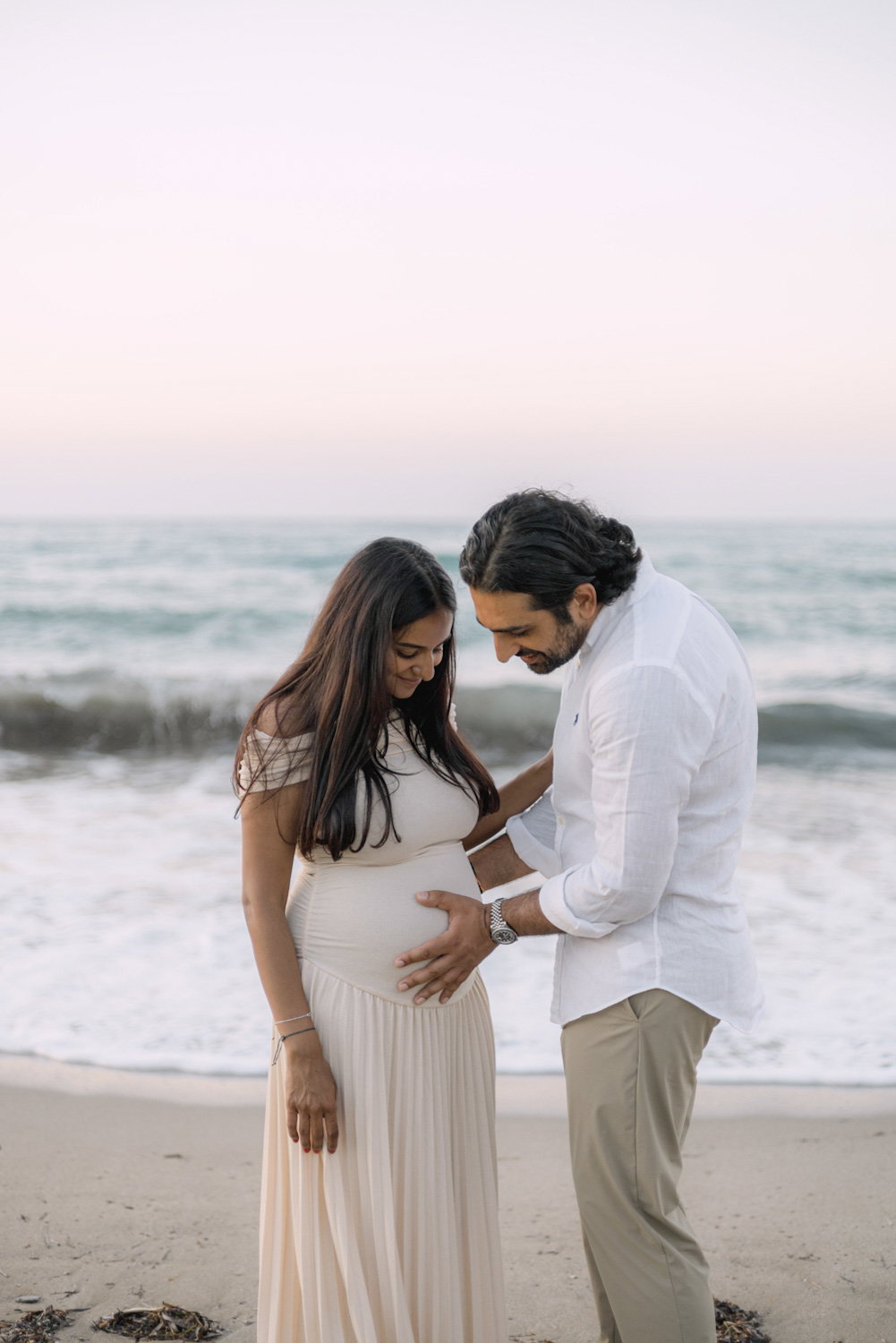 Maternity Love Story in Crete – Beach & Lifestyle Photoshoot