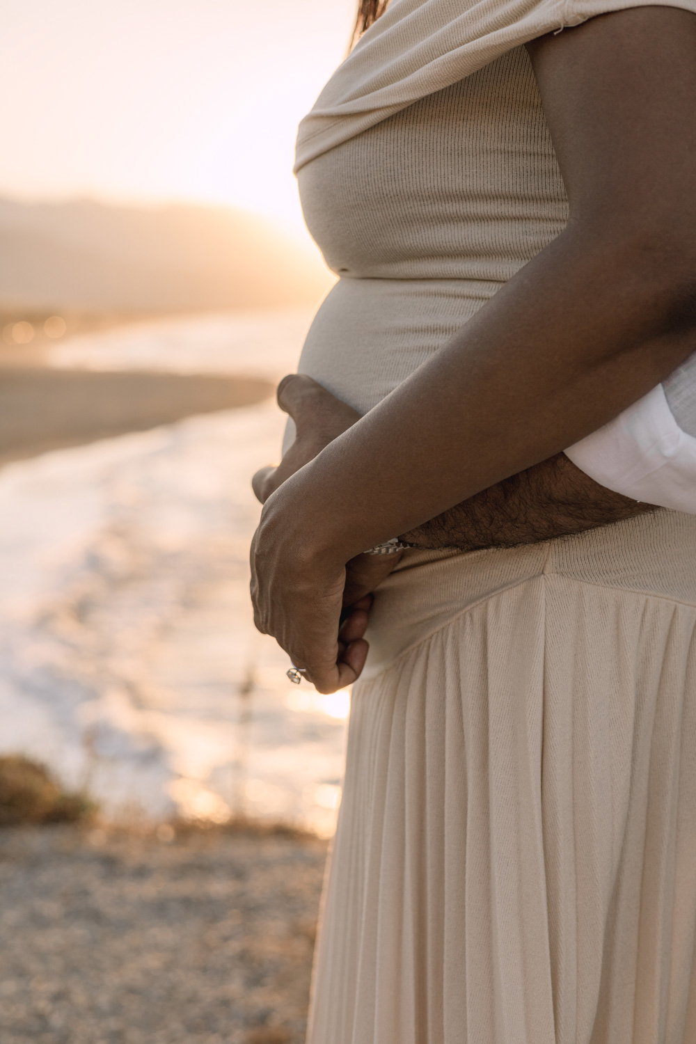 Maternity Love Story in Crete – Beach & Lifestyle Photoshoot