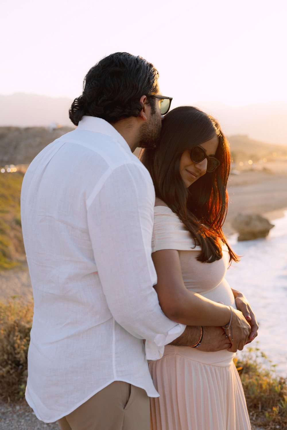 Maternity Love Story in Crete – Beach & Lifestyle Photoshoot