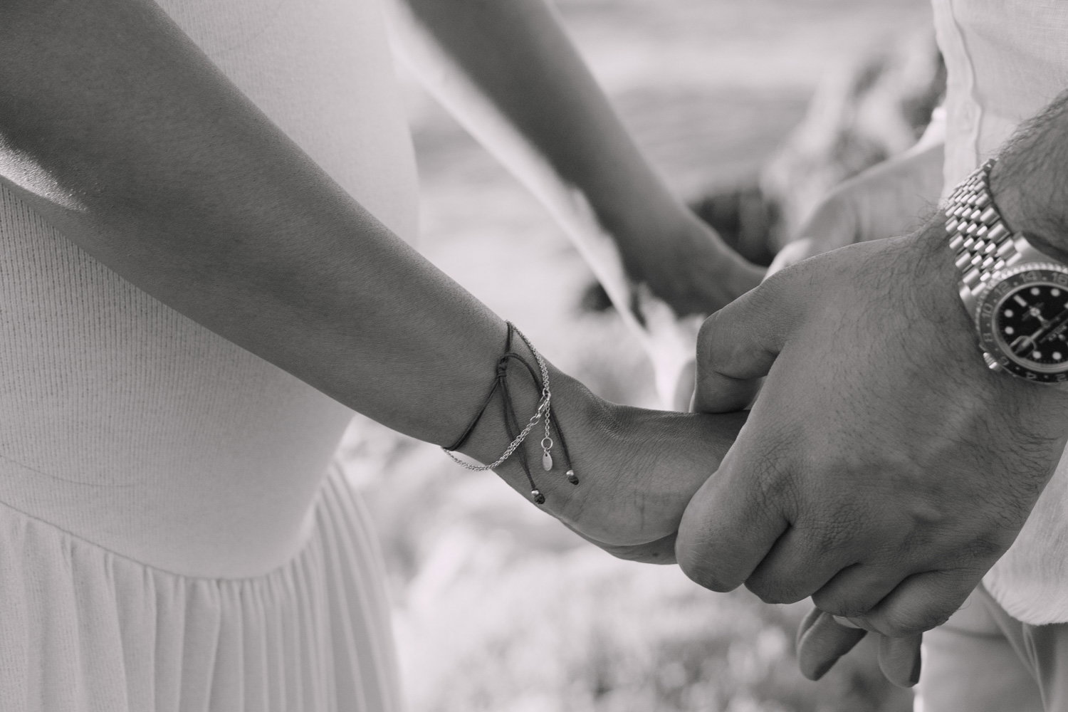 Maternity Love Story in Crete – Beach & Lifestyle Photoshoot